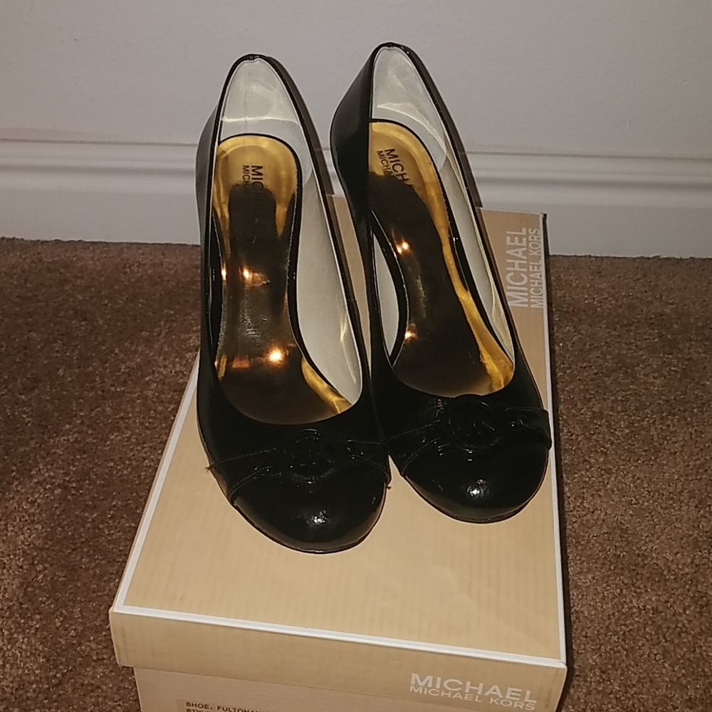 MICHAEL Michael Kors Fulton Mid Pump Shoe